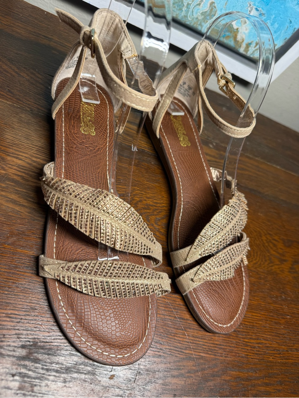 CARLOS by Carlos Santana Gold feather sandal ankle strap SZ 8